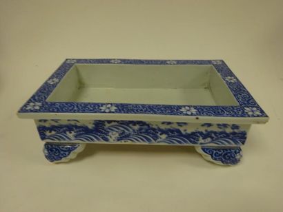 CHINE

Jardinière rectangulaire en porcelaine...