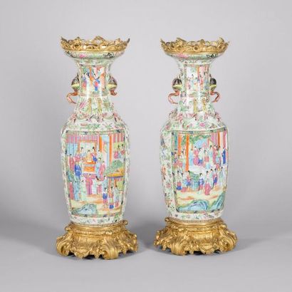 CHINE, Canton
Paire de grands vases en porcelaine...