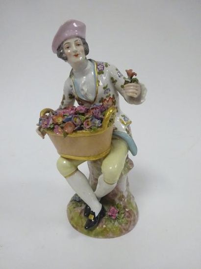 SAXE 

Marchand de fleurs en porcelaine polychrome...