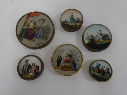 Ensemble de six boites à bonbons en papier...