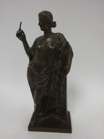 Femme drapée dans le goût de l'antique. 

Fondeur...