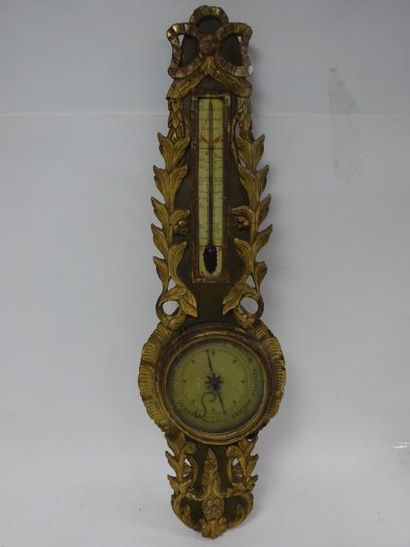 Baromètre en bois mouluré et sculpté de feuillages...