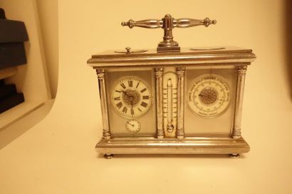 Pendulette de bureau de forme architecturé,...