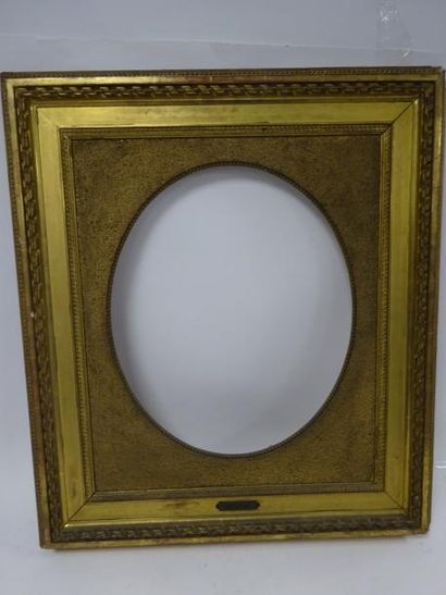 Cadre rectangulaire en plâtre doré à vue...