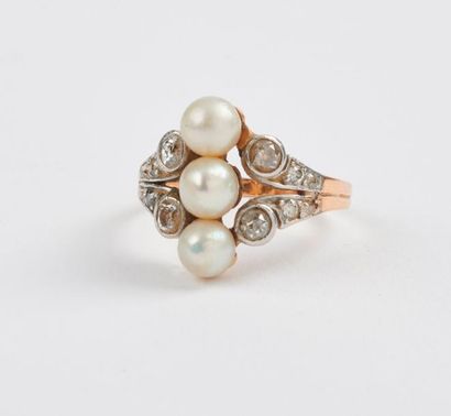 Bague en or jaune (750) et platine (850)...
