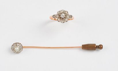 Bague marguerite en or jaune (750) et platine...