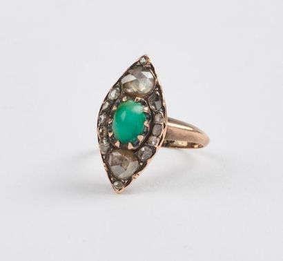 Bague marquise en or jaune (750) ornée de...