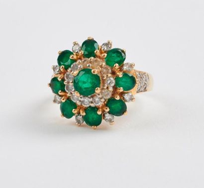 Importante bague fleur en or jaune (750)...