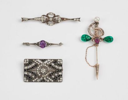 Epingle en argent (min.800) figurant une...