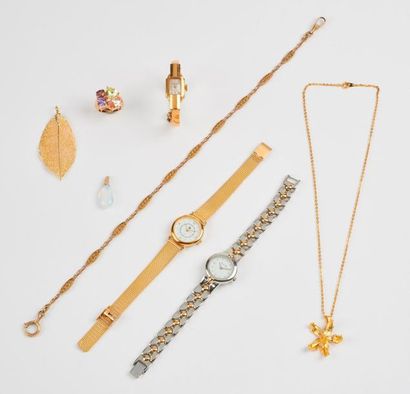 Lot de bijoux fantaisies comprenant : 

-...