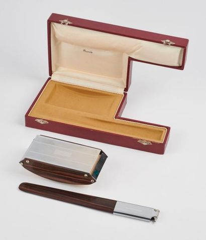 QUERCIA


Nécessaire de bureau en ébène de...