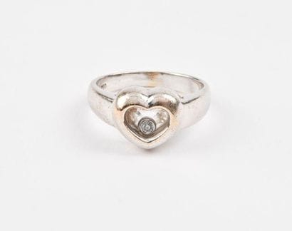 Bague en or gris (750) à chaton en forme...