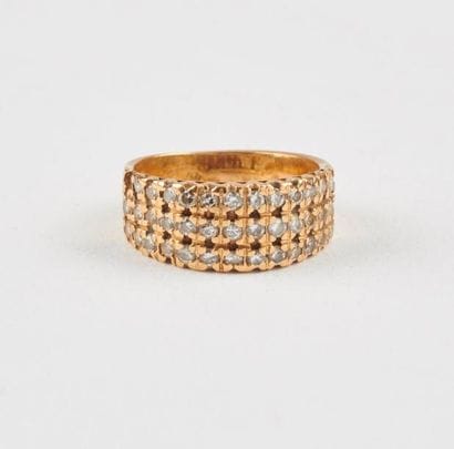 Bague en or jaune (750) ornée de trois lignes...