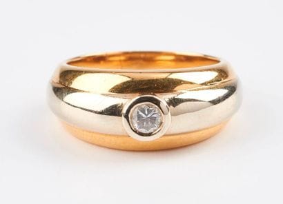 Bague jonc en ors jaune et blanc (750) centrée...