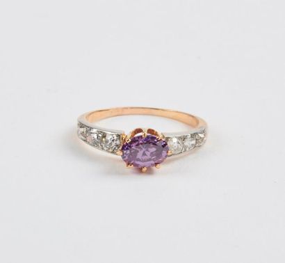 Bague en or jaune (750) et platine (850)...