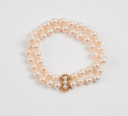 Bracelet à deux rangs de perles de culture...