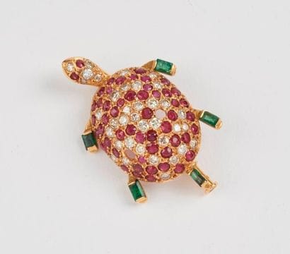 Broche tortue en or jaune (750) pavée de...
