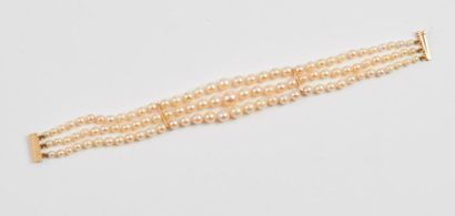 Bracelet trois rangs de perles de culture,...