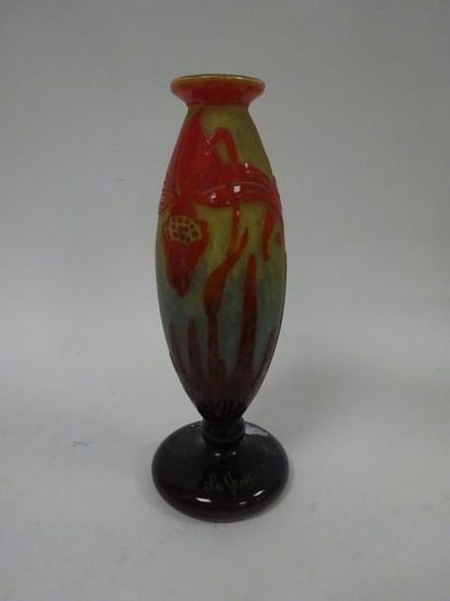 LE VERRE FRANÇAIS


Vase fuselé à col resserré...