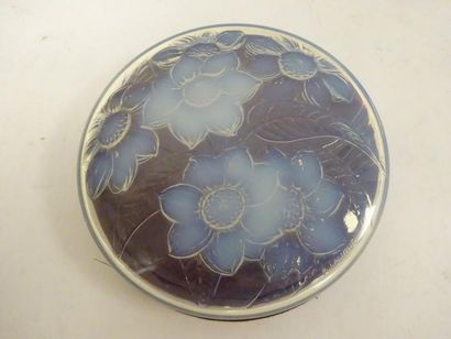 RENE LALIQUE (1860-1945)


Couvercle de bonbonnière...
