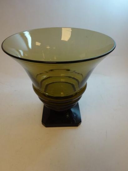 DAUM Nancy


Grand vase de forme cloche sur...