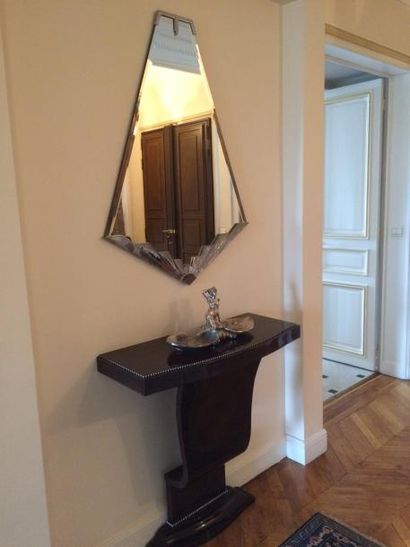 Miroir de forme géométrique

En métal.

Style...