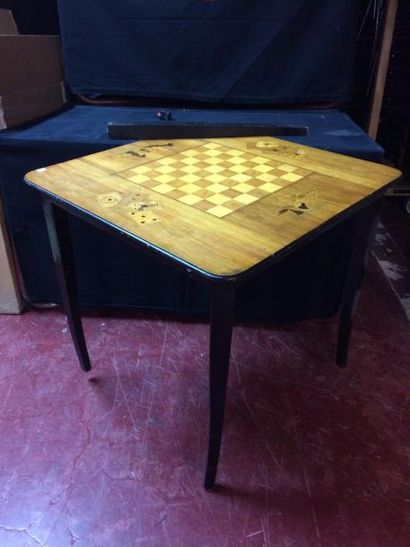 Wilhelm RENZ (XXème siècle).

Table à jeux...