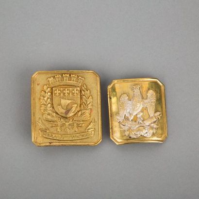 Deux plateaux de ceinturons :
- Officier...