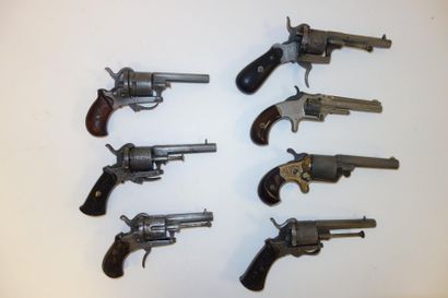 FRANCE et divers

Cinq revolvers à broche,...