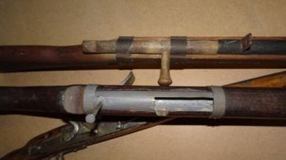 Deux fusils d’exercice scolaire.

Modèles...