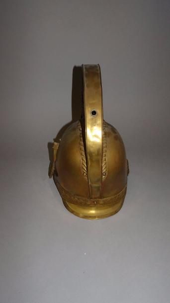Casque de Sapeur-Pompier.
Modèle à cimier...