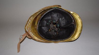 Casque de Sapeur-Pompier.
Modèle à cimier...