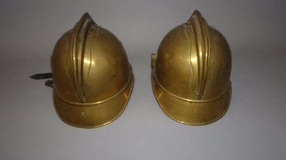 Deux casques de Sapeur-Pompiers

Plaques...