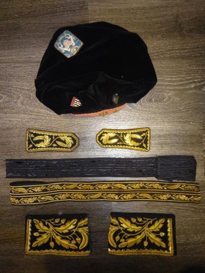 Partie d'uniforme de Préfet comprenant :

-...