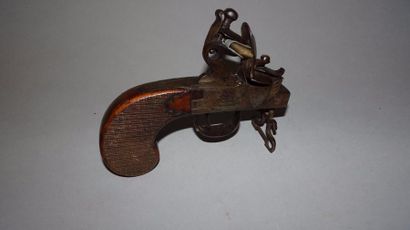 FRANCE.
Briquet à silex en forme de pistolet....