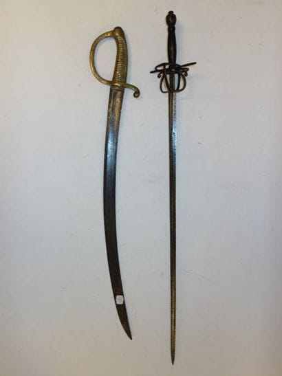 Epée.

Garde en fer à deux quillons droits...