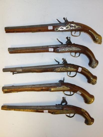 Cinq pistolets d'arçon :

Quatre platines...