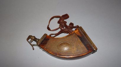 ITALIE

Intéressante poire à poudre.

Bois...
