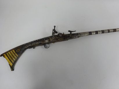 AFRIQUE DU NORD

Moukala ou fusil de fantasia.

Platine...