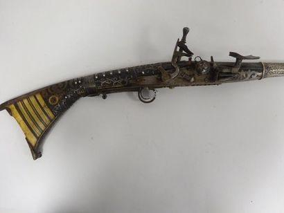 AFRIQUE DU NORD

Moukala ou fusil de fantasia.

Platine...