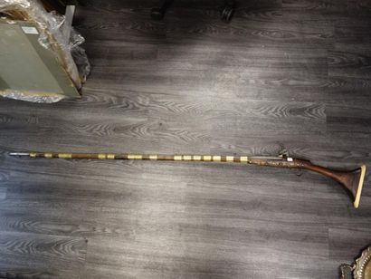 AFRIQUE DU NORD
Moukala ou fusil de fantasia.
Platine...