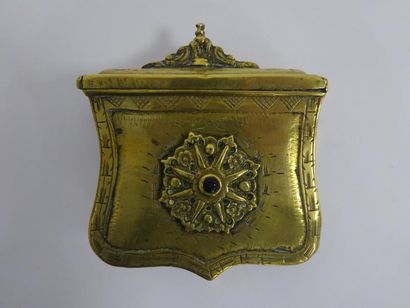 EMPIRE OTTOMAN

Cartouchière en laiton à...