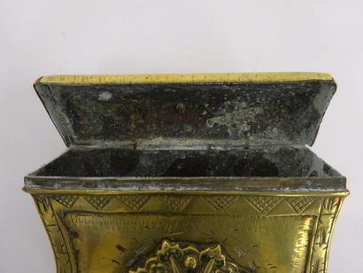 EMPIRE OTTOMAN

Cartouchière en laiton à...