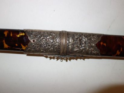 INDOCHINE

Sabre.

Garde à une large branche...