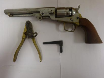 ETATS-UNIS

Réédition d'après un Colt 1851.

Revolver...