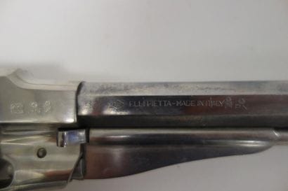 ETATS-UNIS

Deux revolvers à percussion à...