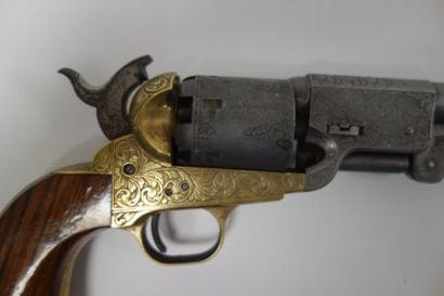 ETATS-UNIS

Cinq revolvers à percussion à...
