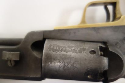 ETATS-UNIS

Cinq revolvers à percussion à...