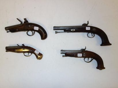 FRANCE

Quatre pistolets :

- un petit de...