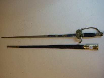 FRANCE

Epée d'officier.

Garde en bronze...